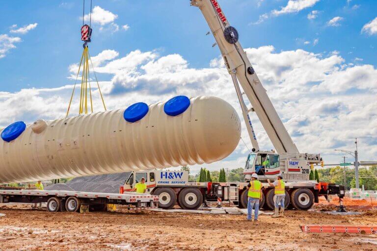 Fuel Tank Lift – 210 Ton Crane